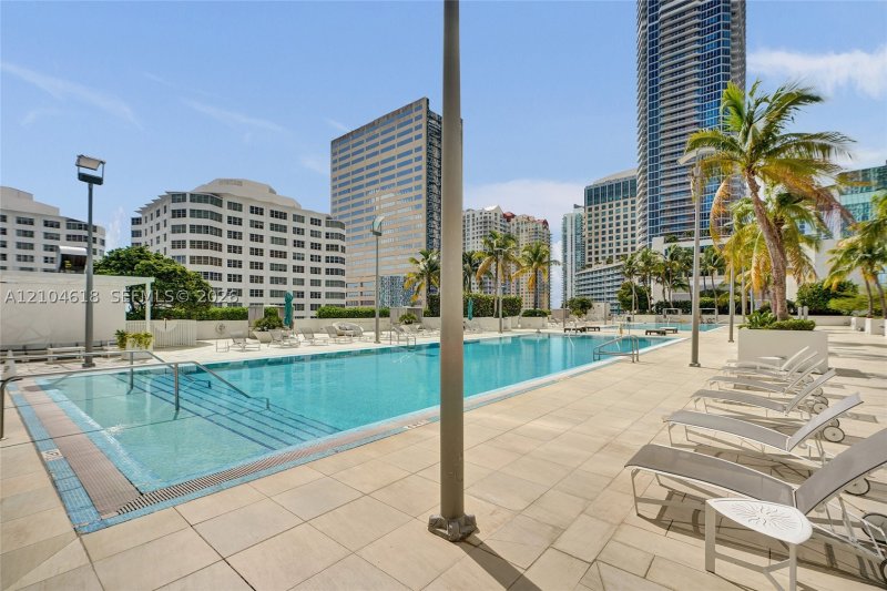 Aluguel de apartamento no The Plaza Tower II 1106