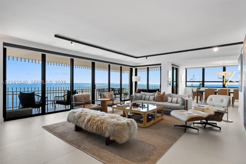 Comprar apartamento no Grove Isles Tower III C1701