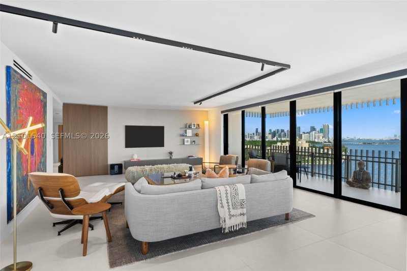 Comprar apartamento no Grove Isles Tower III C1701