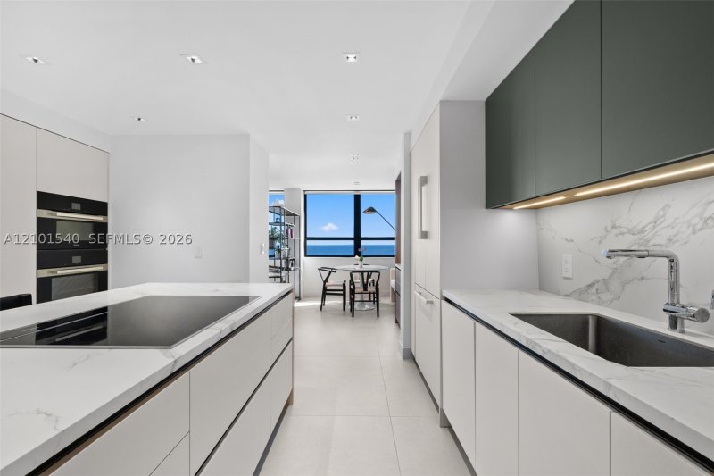 Comprar apartamento no Grove Isles Tower III C1701