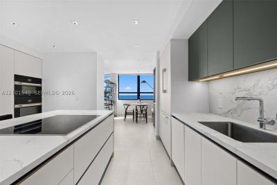 Comprar apartamento no Grove Isles Tower III C1701