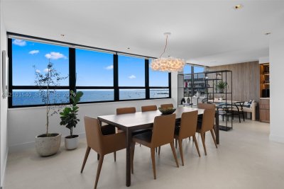 Comprar apartamento no Grove Isles Tower III C1701