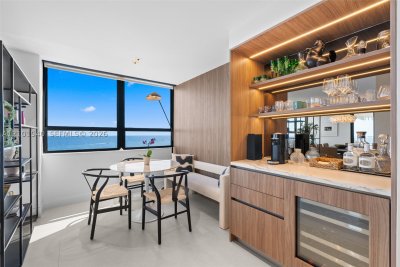 Comprar apartamento no Grove Isles Tower III C1701