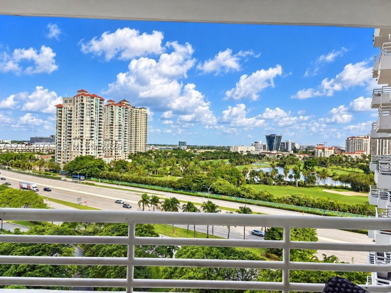 Condo for sale at Parc Central East 1103