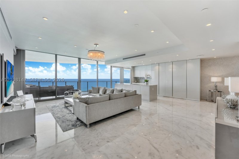 Condo for sale at Ritz Carlton Residences Sunny Isles 902