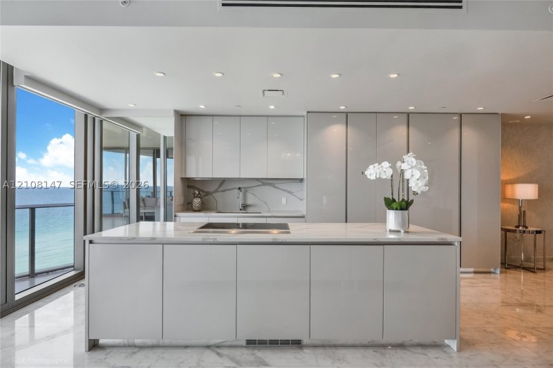 Condo for sale at Ritz Carlton Residences Sunny Isles 902