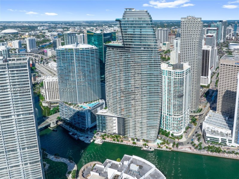 Comprar apartamento en Aston Martin Residences 4901E