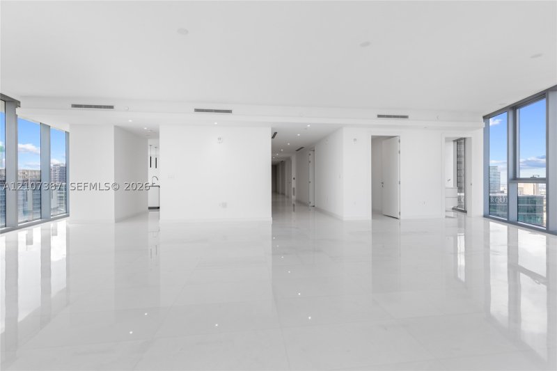Comprar apartamento en Aston Martin Residences 4901E