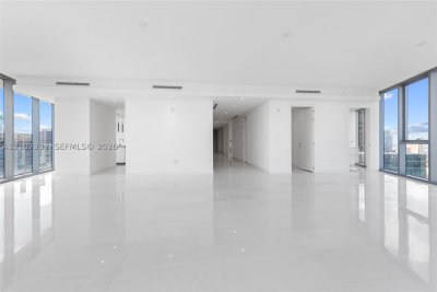 Comprar apartamento en Aston Martin Residences 4901E
