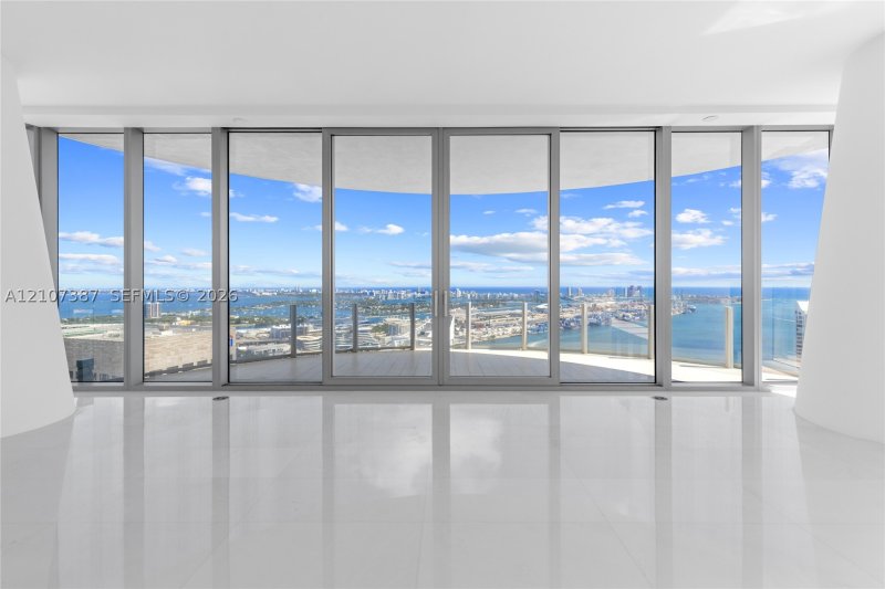 Comprar apartamento en Aston Martin Residences 4901E