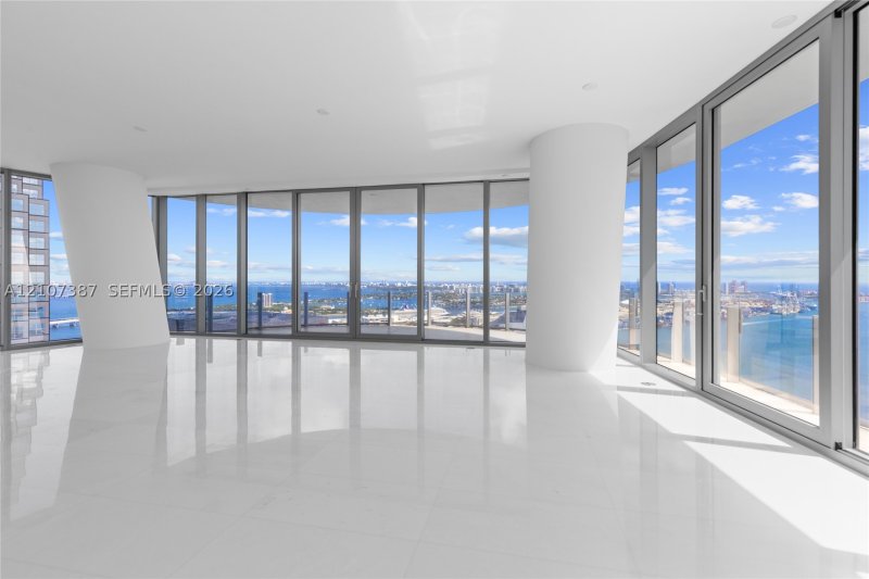 Comprar apartamento en Aston Martin Residences 4901E