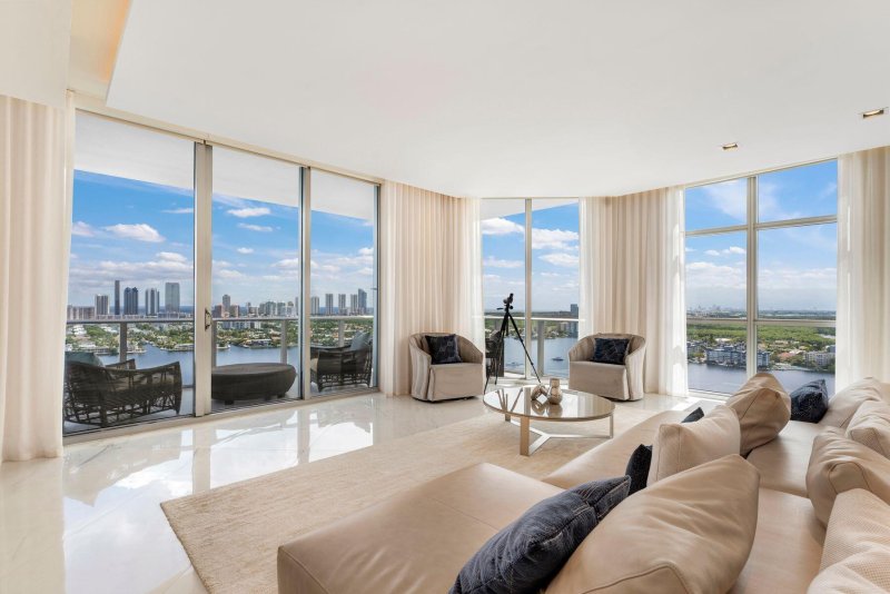 Comprar apartamento no Marina Palms Yacht Club PH-7