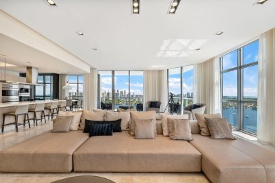 Comprar apartamento no Marina Palms Yacht Club PH-7