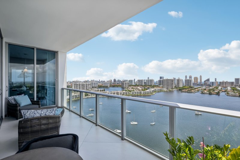 Comprar apartamento no Marina Palms Yacht Club PH-7