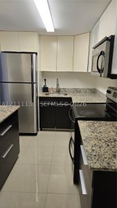 Comprar apartamento no Four Ambassadors 2006