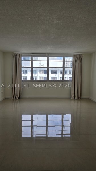 Comprar apartamento no Four Ambassadors 2006