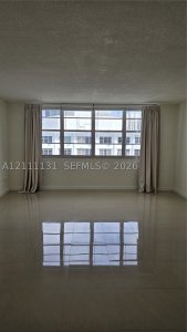 Comprar apartamento no Four Ambassadors 2006