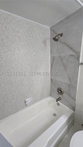 Comprar apartamento no Four Ambassadors 2006