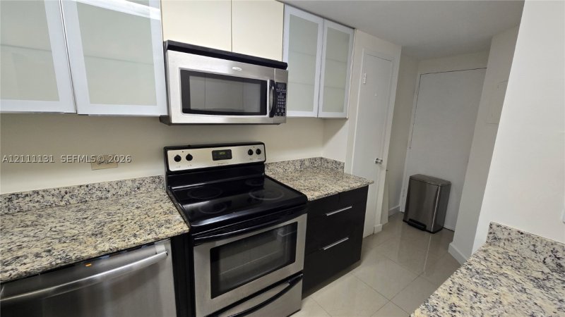 Comprar apartamento no Four Ambassadors 2006