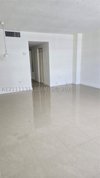 Comprar apartamento no Four Ambassadors 2006