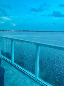 Aluguel de apartamento no Onyx On The Bay 601