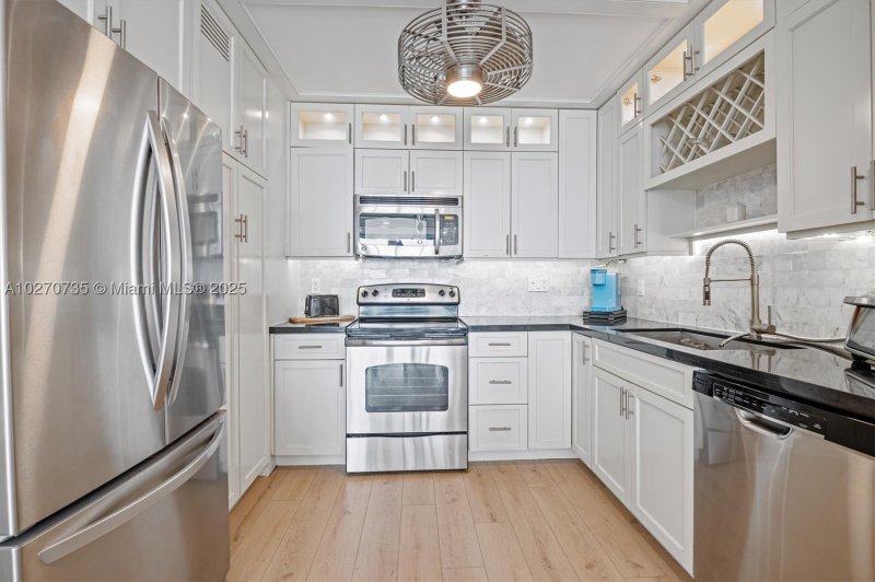 Apartment for rent at Alexander Towers 607