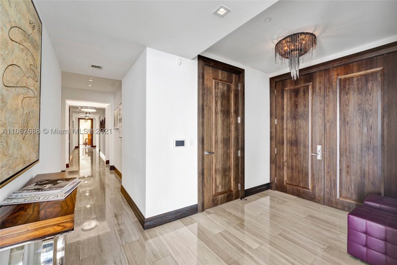 Condo for sale at Mansions at Acqualina 1402