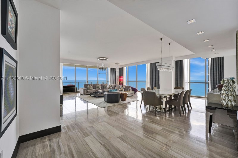 Condo for sale at Mansions at Acqualina 1402