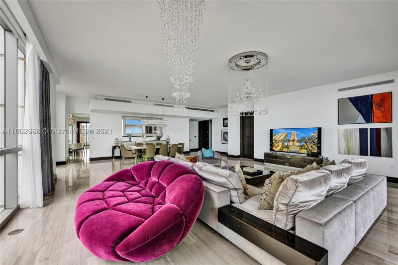 Condo for sale at Mansions at Acqualina 1402