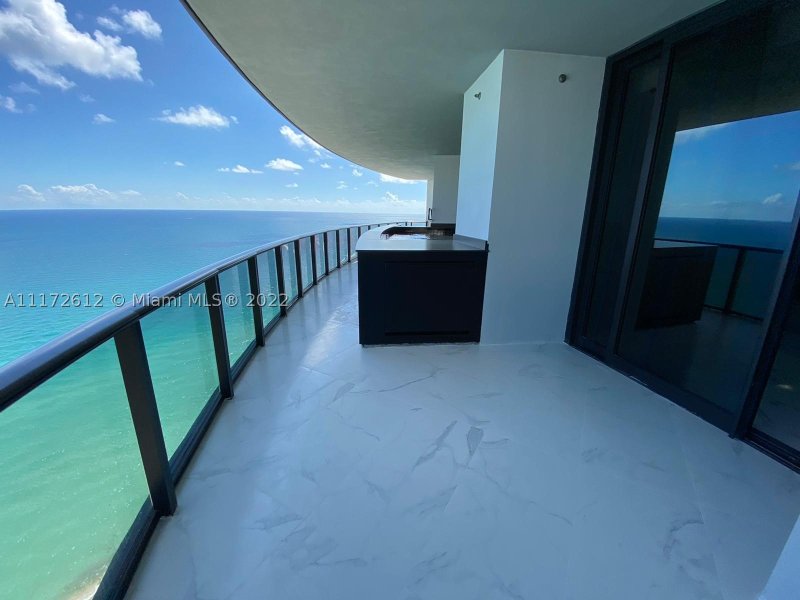Condo for sale at Porsche Design Tower 2905