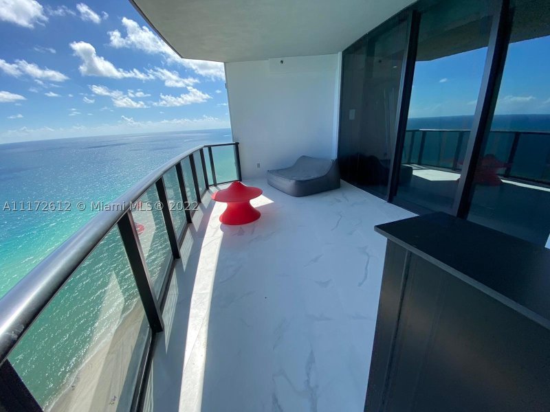 Condo for sale at Porsche Design Tower 2905