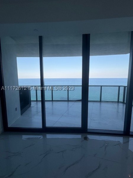 Condo for sale at Porsche Design Tower 2905