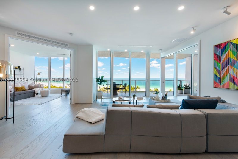 Condo for sale at Continuum I South 908