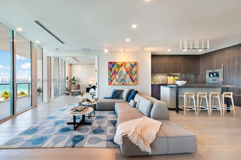 Condo for sale at Continuum I South 908