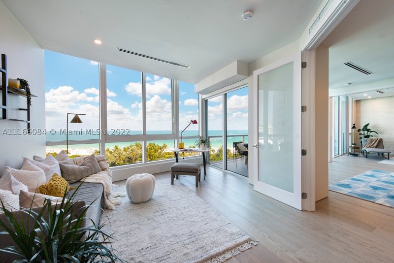 Condo for sale at Continuum I South 908