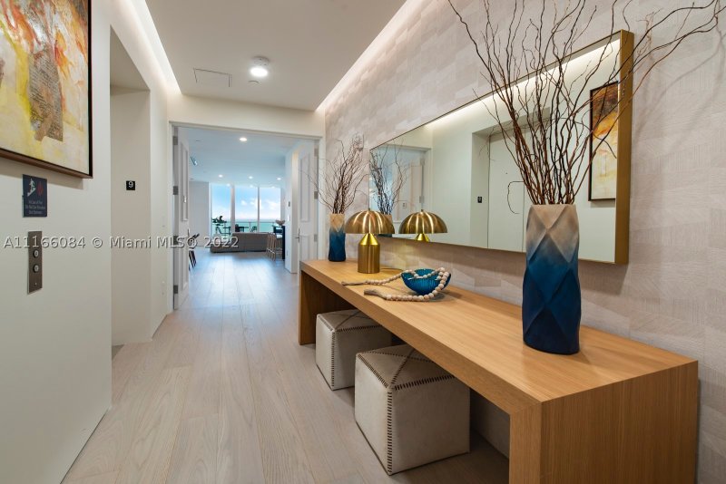 Condo for sale at Continuum I South 908