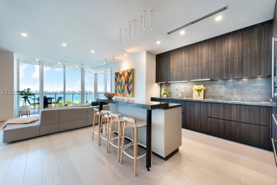 Continuum I South Apt #908
