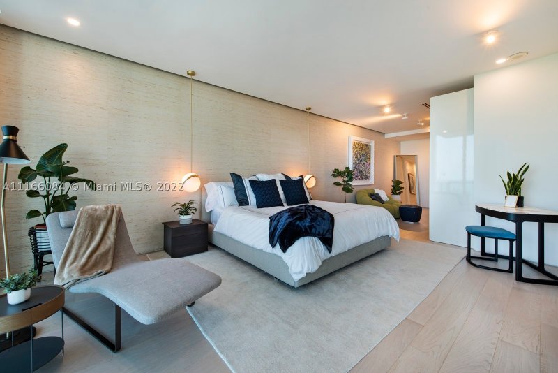 Condo for sale at Continuum I South 908