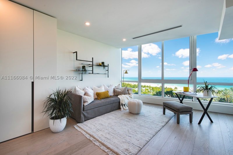 Condo for sale at Continuum I South 908