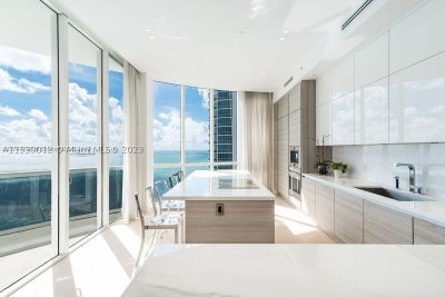 Aluguel de apartamento no Trump Tower One 3201