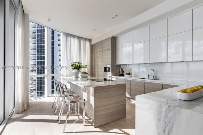 Aluguel de apartamento no Trump Tower One 3201