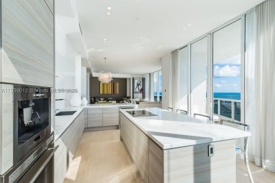 Aluguel de apartamento no Trump Tower One 3201