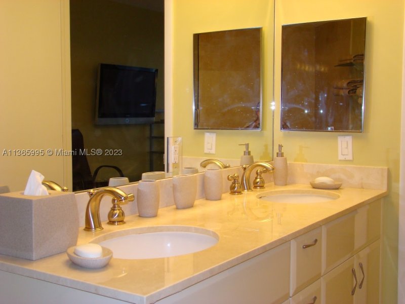 Alquiler de apartamento en Akoya 3407
