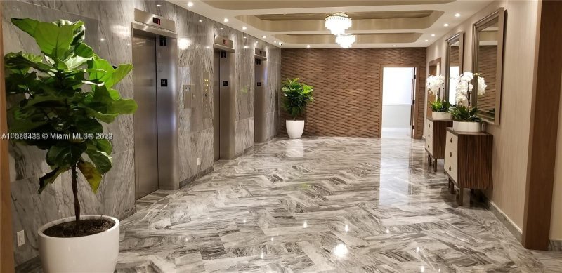Comprar apartamento en Carriage House Miami Beach 601