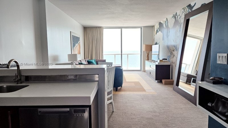Condo for sale at Sole 1102