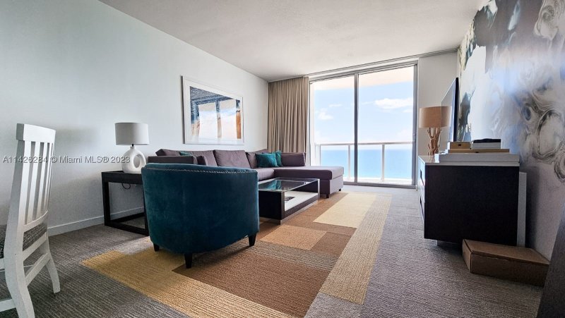 Condo for sale at Sole 1102