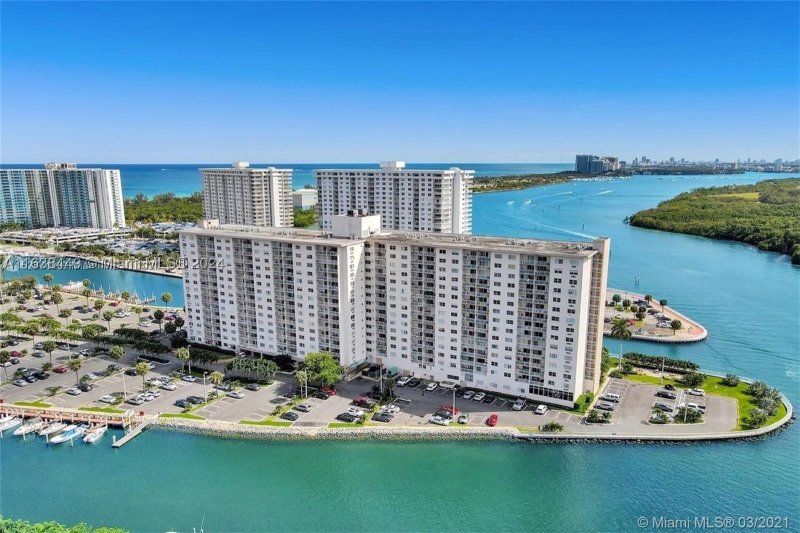Condo for sale at Coastal Towers 320