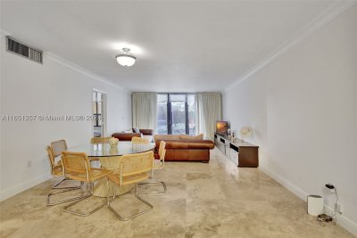 Comprar apartamento no Balmoral Condo 3T