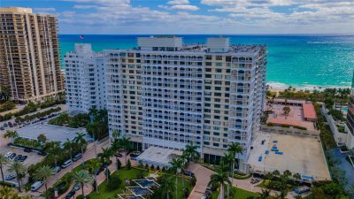 Comprar apartamento no Balmoral Condo 3T
