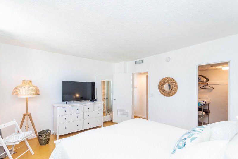 Condo for sale at Tides Hollywood Beach 14c
